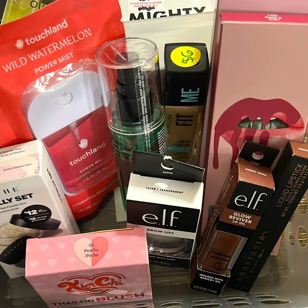 Cosmetic Bundle - Picture 1 of 1